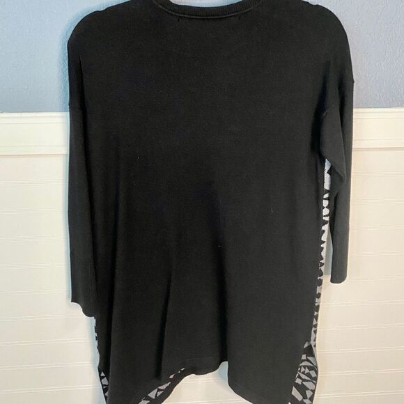Kensie Black,Gray Print Block Asymmetrical Sweater - Picture 3 of 6